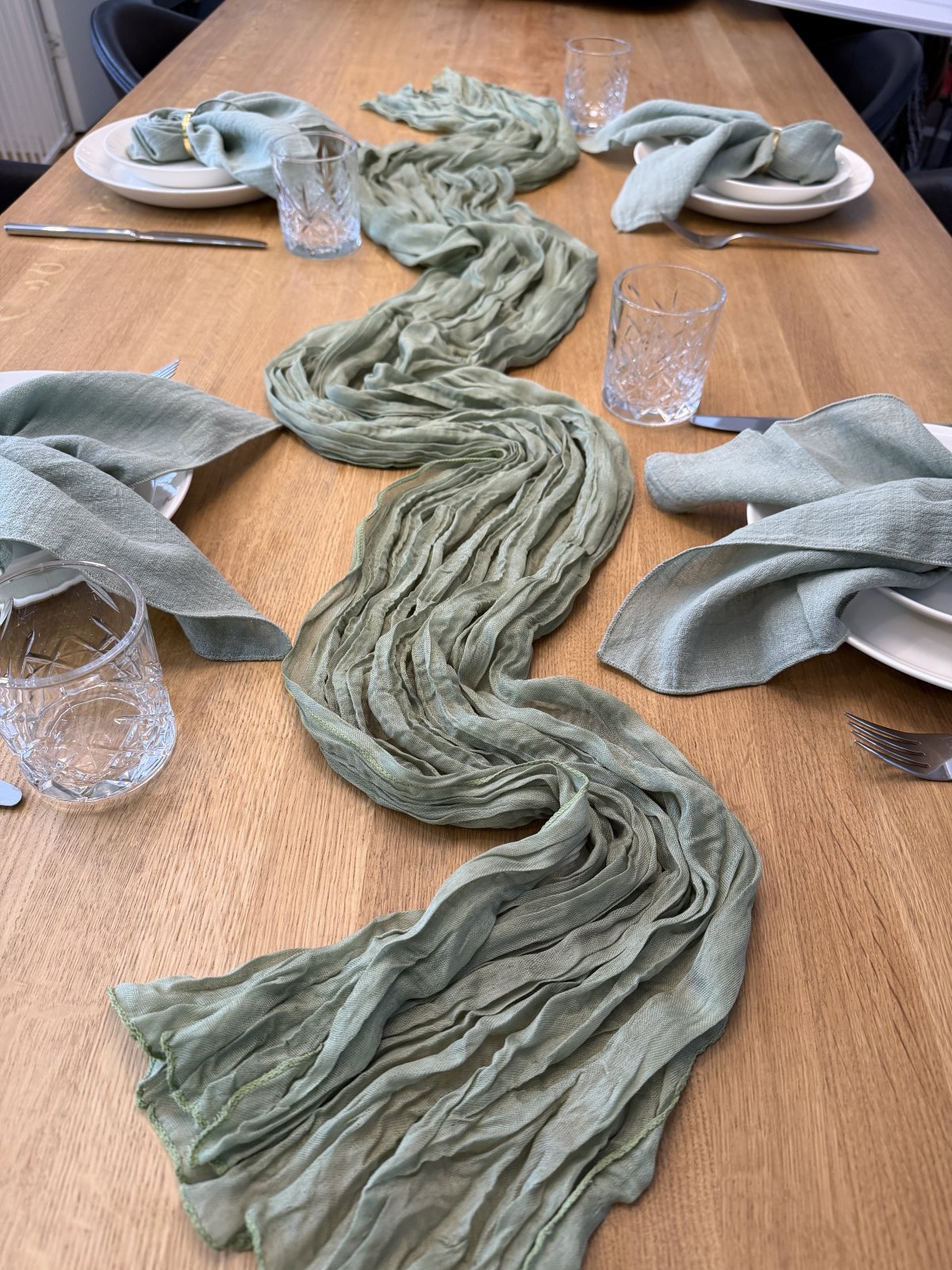 Salvianvihreä kaitaliina