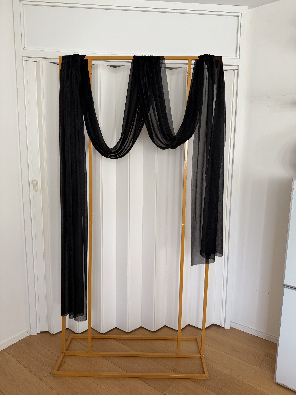 Musta drapeerauskangas 2