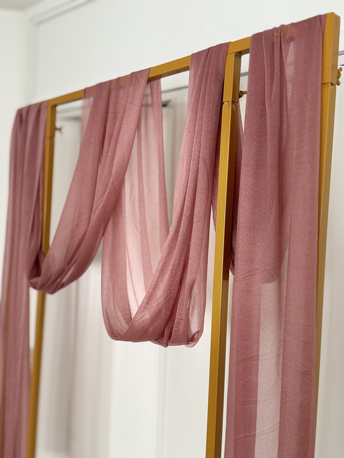 Party arch fabric, dusty rose