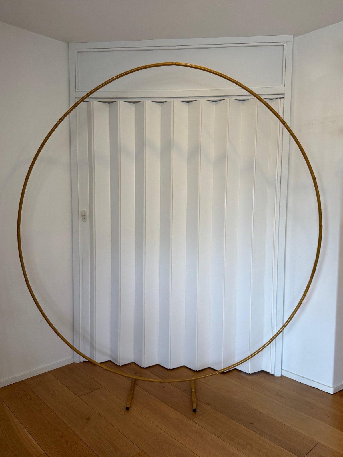 Kultainen pyöreä kaari