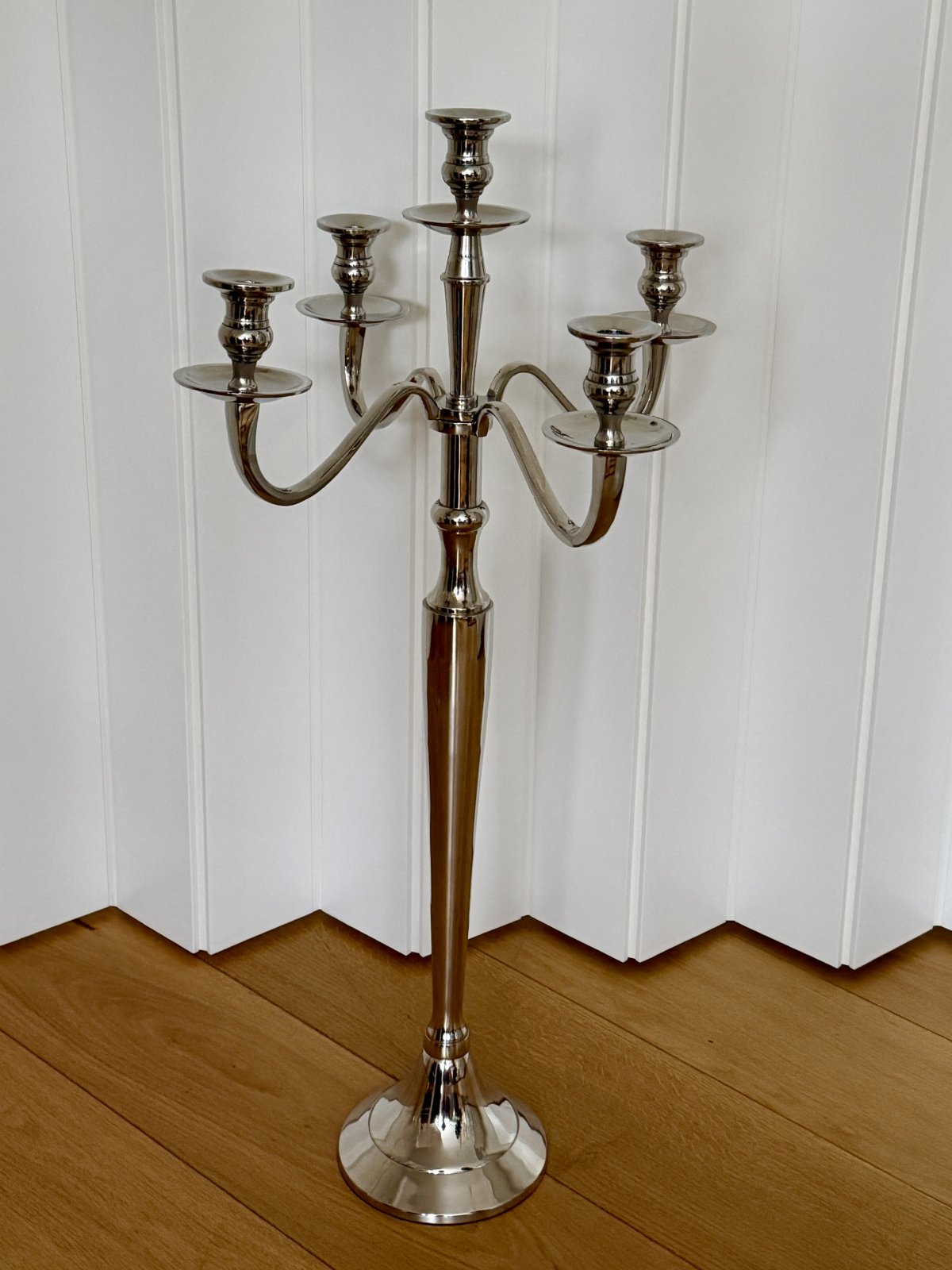 Hopeinen kynttelikkö