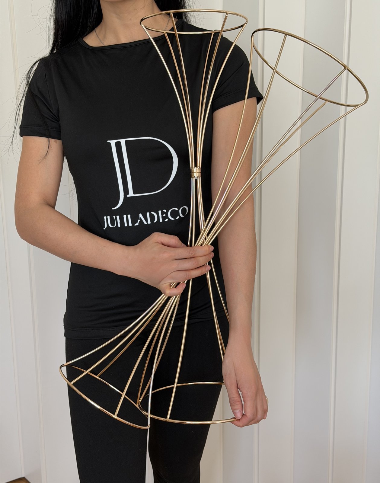 Kultainen jalusta / kukkateline 3