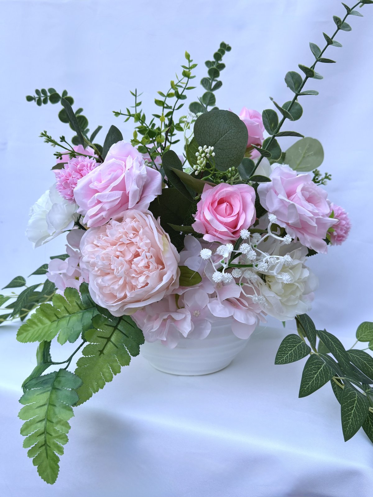 Valkoinen kukkaruukku 2