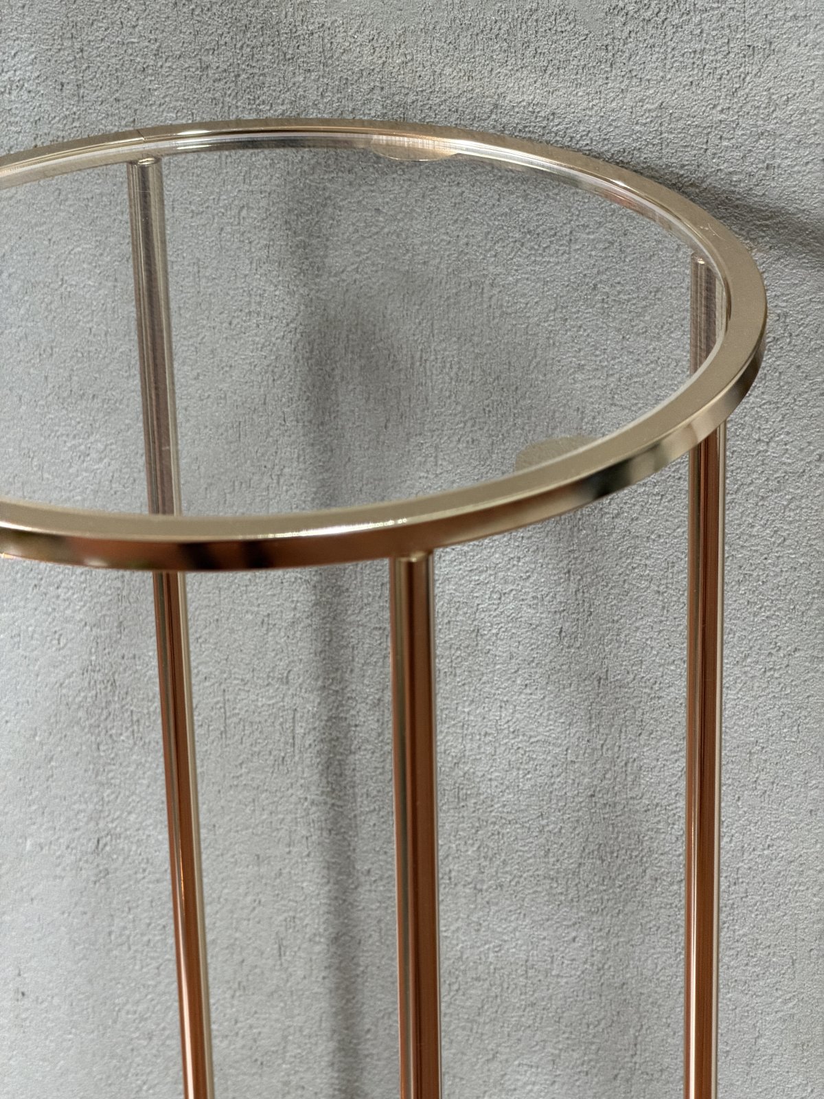 Kultaiset kukkajalustat 3