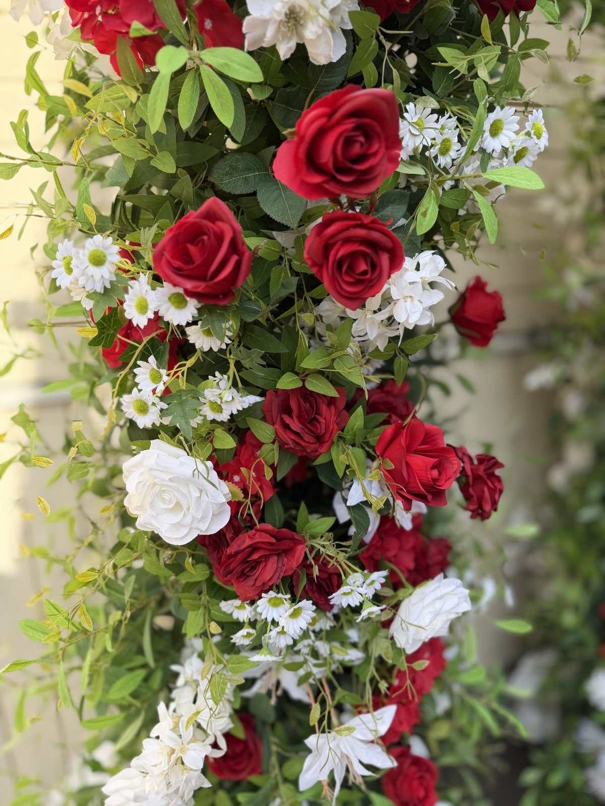 Punavalkoinen kukkapylväs 3