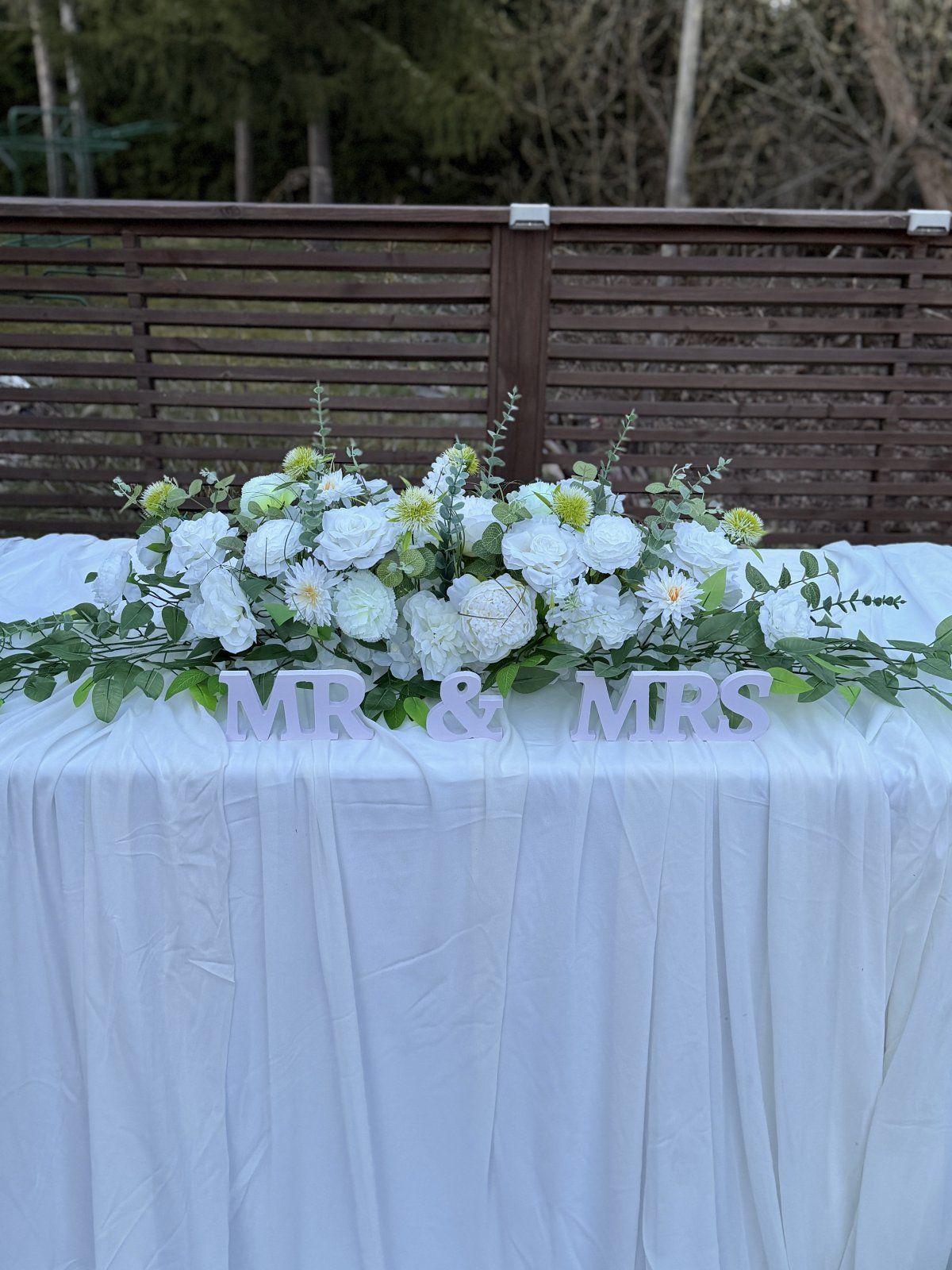 Huurre kukka-asetelma pöytään