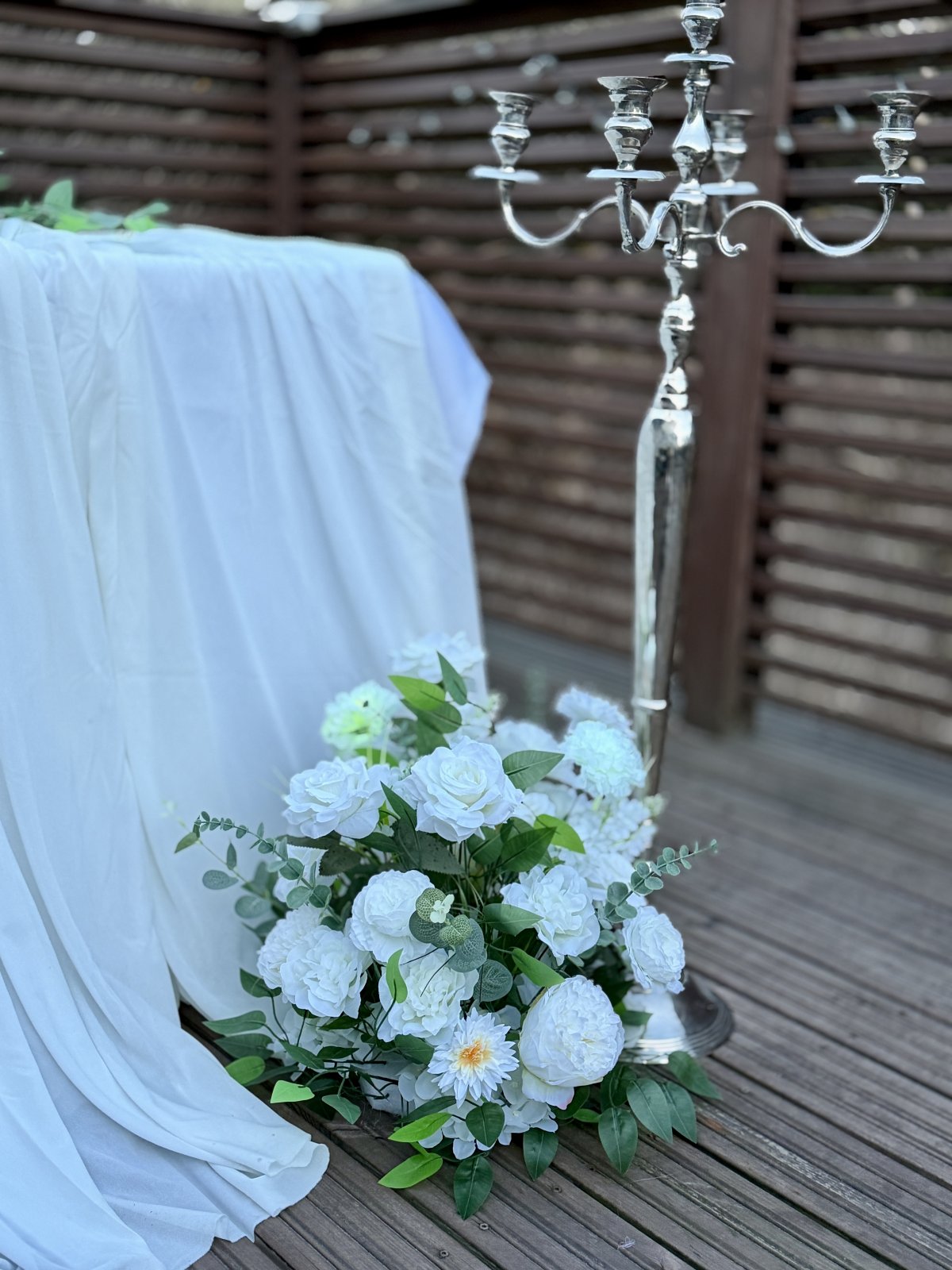 Huurre kukka-asetelma